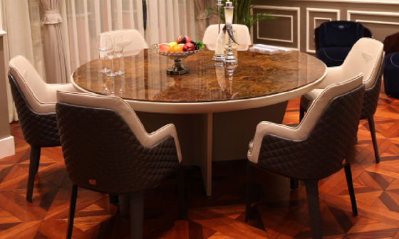 A mobília comercial do restaurante do hotel apresenta e preside o projeto versátil