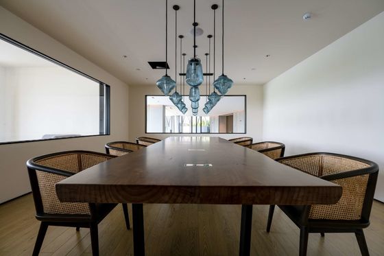 Instalação de móveis de apartamento de estilo resort resistente ao desgaste Sofá e cadeiras personalizados