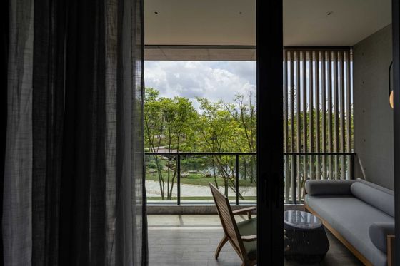 Instalação de móveis de apartamento de estilo resort resistente ao desgaste Sofá e cadeiras personalizados