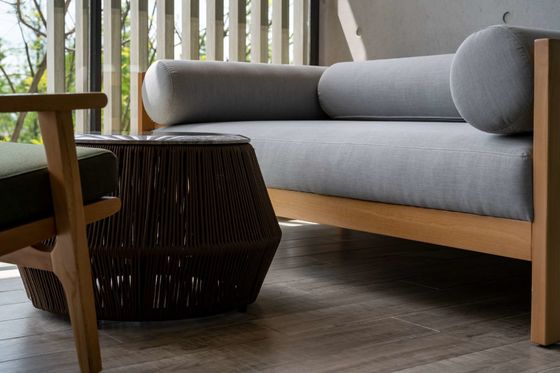 Instalação de móveis de apartamento de estilo resort resistente ao desgaste Sofá e cadeiras personalizados