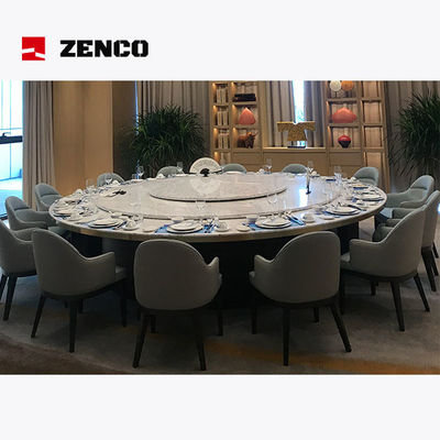 Mobiliário de restaurante de hotel branco puro com mesa de jantar de pedra e cadeiras de couro cinza