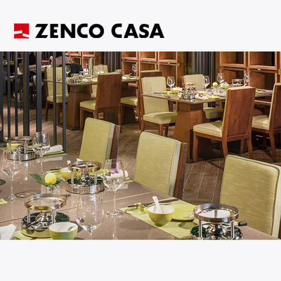 Mesa e cadeiras quadradas para uso doméstico
