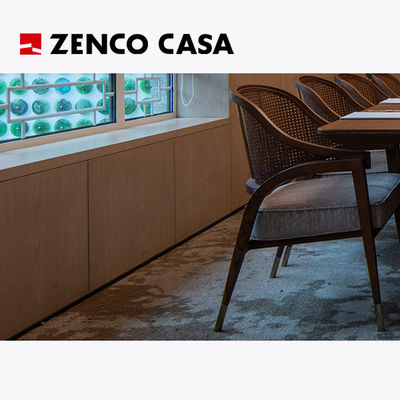 Set de móveis de sala de reuniões do hotel com mesa longa e cadeira de rotina