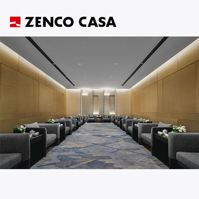 O conjunto de móveis da sala de reuniões do hotel com mesa de café e cadeira de lazer