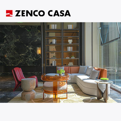 Mobiliário do lobby do hotel, incluindo sofá em forma de L e cadeira única em forma de vidro vermelho e aço